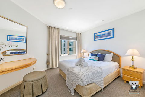 KOZYGURU THE ROCKS HARBOUR BRIDGE VIEW 1 BED APT SWIMMING POOL NTR098 - Accommodation Newcastle 1