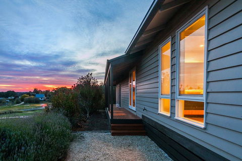 Kuca Slate - Accommodation Newcastle 1