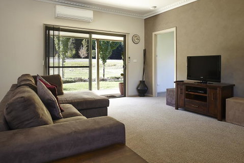 La Casa - Accommodation Newcastle 0