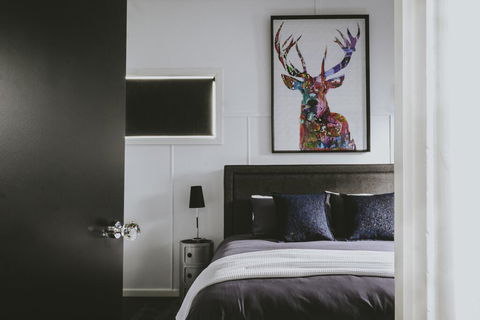 Lacroix - Accommodation Newcastle 0