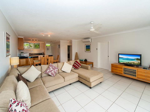 Lagoon 003 - Accommodation Newcastle 0