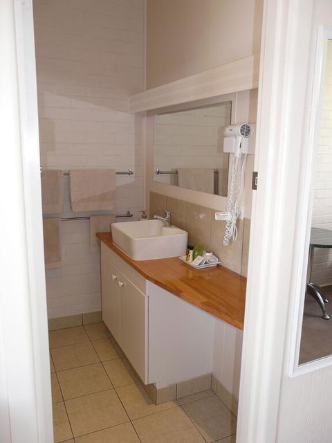 Lake Bolac Motel - Accommodation Newcastle 2