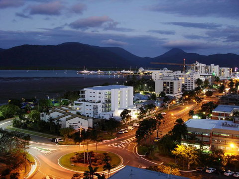 Lake Central Cairns - Accommodation Newcastle 2