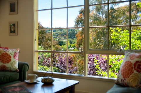 Lake Cottage - Accommodation Newcastle 0