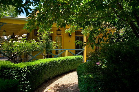 Lake Cottage - Accommodation Newcastle 3