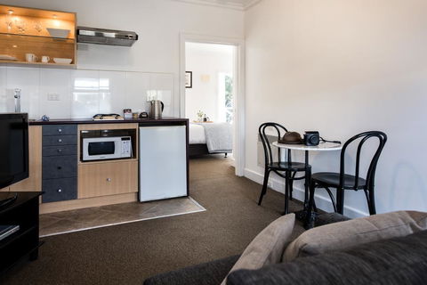 Lake Daylesford Apartment 3 - Accommodation Newcastle 3