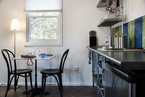 Lake Daylesford Apartment 5 - Accommodation Newcastle 3