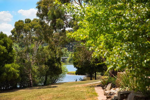 Lake Daylesford Lodge 3 - Accommodation Newcastle 3