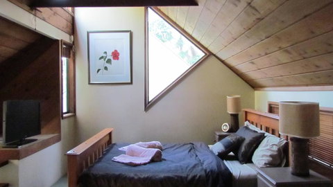 Lake Russell Luxury Retreat - Accommodation Newcastle 3