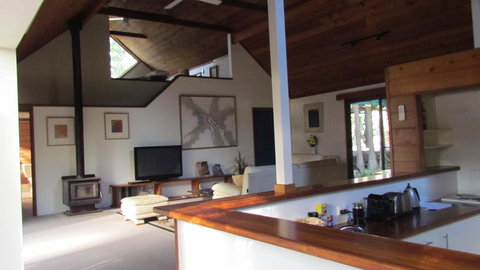 Lake Russell Luxury Retreat - Accommodation Newcastle 2