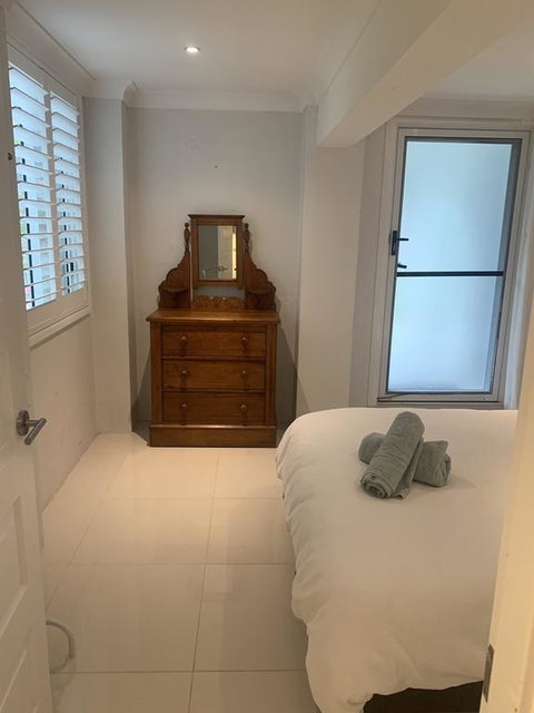 Lakefront Peace Apartments - Accommodation Newcastle 3