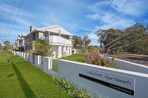 Lakefront Peace Apartments Studio 4 - Accommodation Newcastle 2