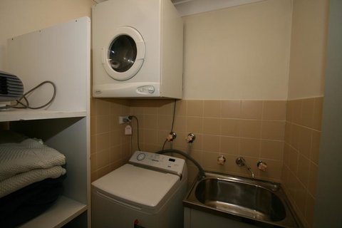 Lakeside 3/37 Cobbon Crescent - Accommodation Newcastle 2