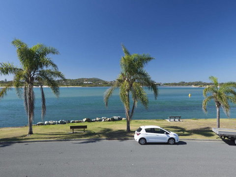 Lakeside Flats 5 - Accommodation Newcastle 2