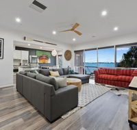 Lakeside Landing - Waterfront - Accommodation Newcastle