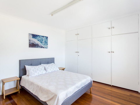 Lakeside Retreat - Accommodation Newcastle 2