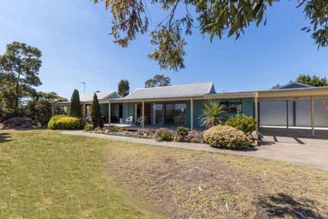 Lakeview - Waterviews On Newlands Arm - Accommodation Newcastle 0