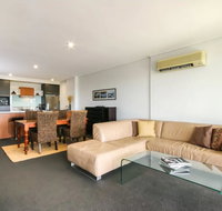 Large 3 Bedroom Apartment with River Views near the Stadium - Accommodation Newcastle