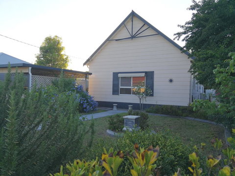 Large 6-Bedroom House With Wifi & Netflix Close To Singleton CBD Hunter Valley - Accommodation Newcastle 0