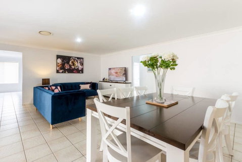 Large Executive And Family Home - Flinders View - Accommodation Newcastle 0