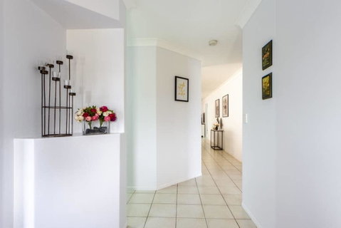 Large Executive And Family Home - Flinders View - Accommodation Newcastle 3