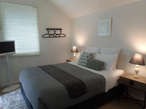 Lauristina Spa Cottage - Accommodation Newcastle 3
