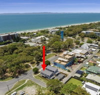 LAVISH BEACH HOUSE ON THE SURF SIDE - Accommodation Newcastle