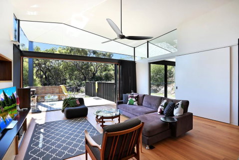Leaf House - Accommodation Newcastle 3