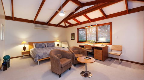LeCamah Hill - Accommodation Newcastle 0