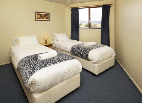 Leo's Cottage - Accommodation Newcastle 3