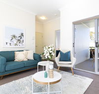 Light bright and spacious unit close to beaches - Accommodation Newcastle