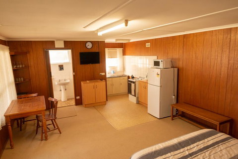 Limestone Cottage - Accommodation Newcastle 2