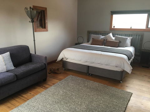 Lupos Loft - Accommodation Newcastle 2