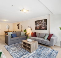 Luxe 2-Bed Apartment with River Views Near Casino - Accommodation Newcastle