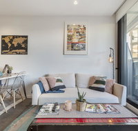 LUXURIOUS RIVERSIDE RESORT STYLE APARTMENTPOOLSPAGYMROOFTOP WITH CITY VIEWS - Accommodation Newcastle