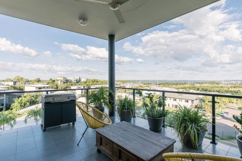 Luxury & Location - Sea Views With Modern Class ! - Accommodation Newcastle 1