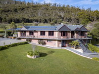 Luxury 6 Bedroom Home with Pool and Spa