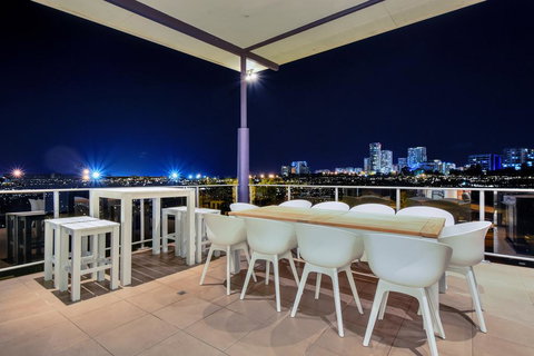 Luxury Darwin City Lights Jacuzzi Central Location Large House New Furnishings - Accommodation Newcastle 0