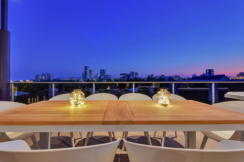 Luxury Darwin City Lights Jacuzzi Central Location Large House New Furnishings - Accommodation Newcastle 1