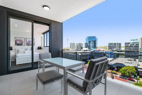Luxury Living With Panoramic Views - Accommodation Newcastle 2