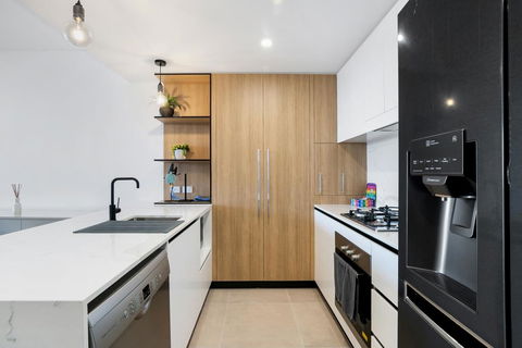 Luxury Living With Panoramic Views - Accommodation Newcastle 1