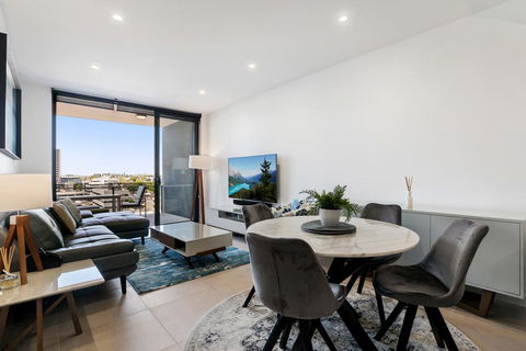 Luxury Living With Panoramic Views - Accommodation Newcastle 0