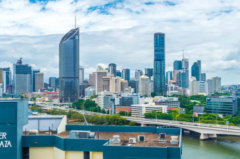 Luxury River City Views With Pool, Gym, Cafe, WiFi, Hospital - Accommodation Newcastle 2