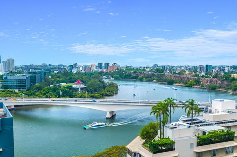 Luxury River City Views With Pool, Gym, Cafe, WiFi, Hospital - Accommodation Newcastle 0