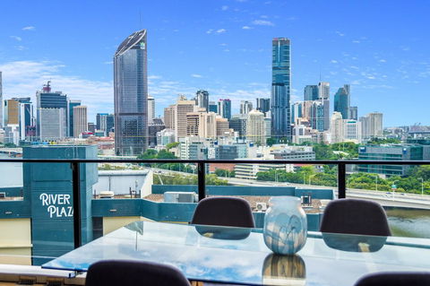 Luxury River City Views With Pool, Gym, Cafe, WiFi, Hospital - Accommodation Newcastle 1