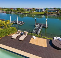 Luxury suite  private living room on waterfront in Hope Island - Accommodation Newcastle