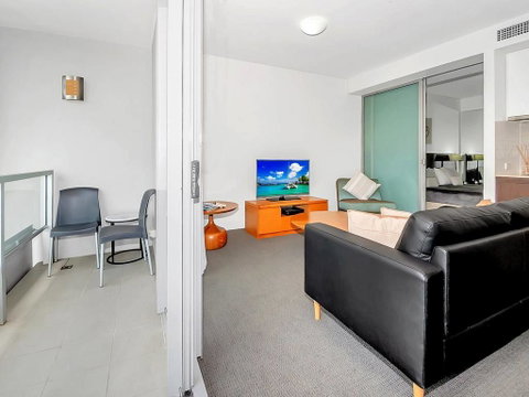 Luxury Waterfront Escape On The Harbour 315 - Accommodation Newcastle 3
