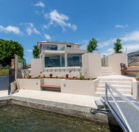 Luxury Waterfront Family Entertainer on Dolphin - Accommodation Newcastle