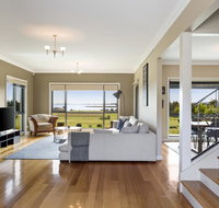 LUXURY WATERFRONT FAMILY HOME-TASMANIA I-L'Abode - Accommodation Newcastle