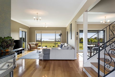 LUXURY WATERFRONT FAMILY HOME-TASMANIA (I)-L'Abode - Accommodation Newcastle 0
